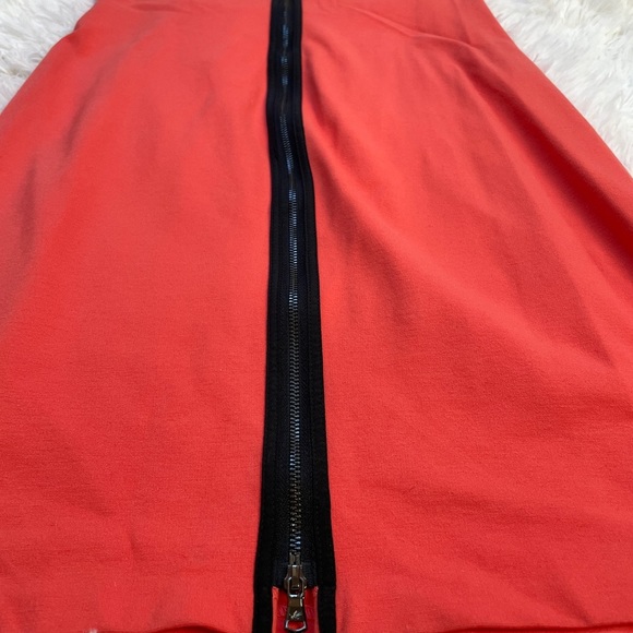 Kenneth Cole Dress with ruched hip and zippered back in contrasting black Sz 8 - Picture 4 of 7